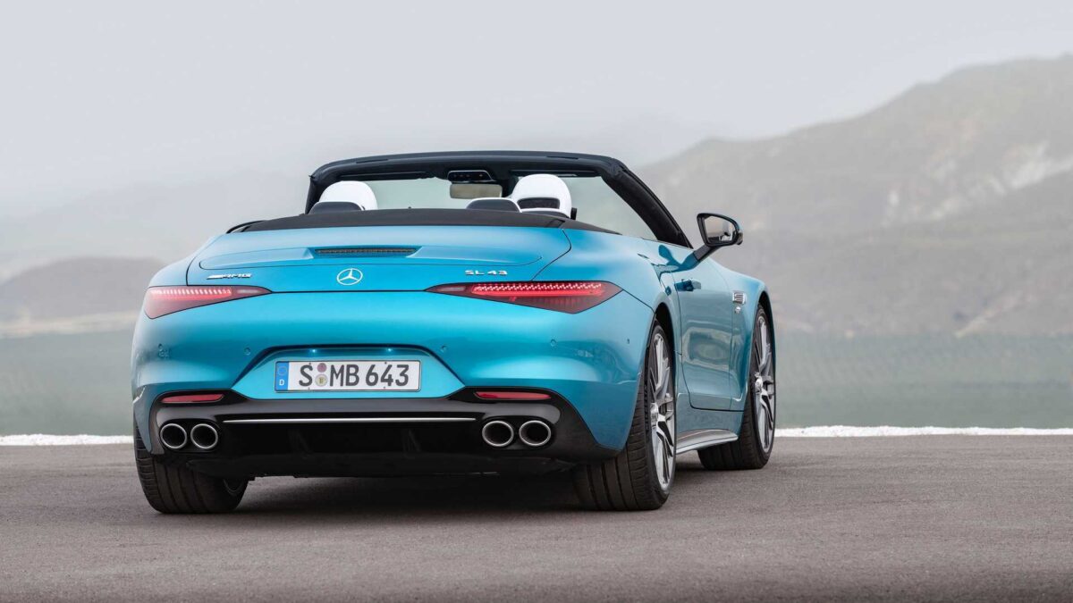 2023 mercedes amg sl43 rear view مرسيدس SL43 موديل 2024 الرياضية الجذابة تنطلق في الأسواق العالمية والكشف عن الأسعار