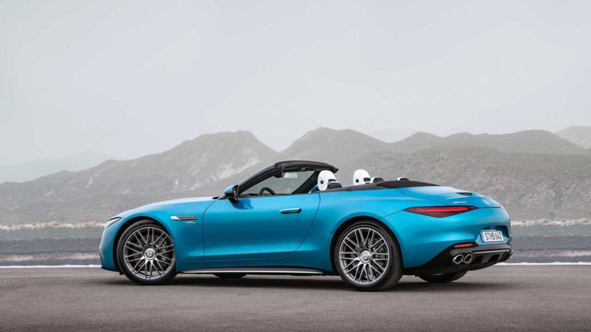 2023 mercedes amg sl43 side view 2 مرسيدس SL43 موديل 2024 الرياضية الجذابة تنطلق في الأسواق العالمية والكشف عن الأسعار