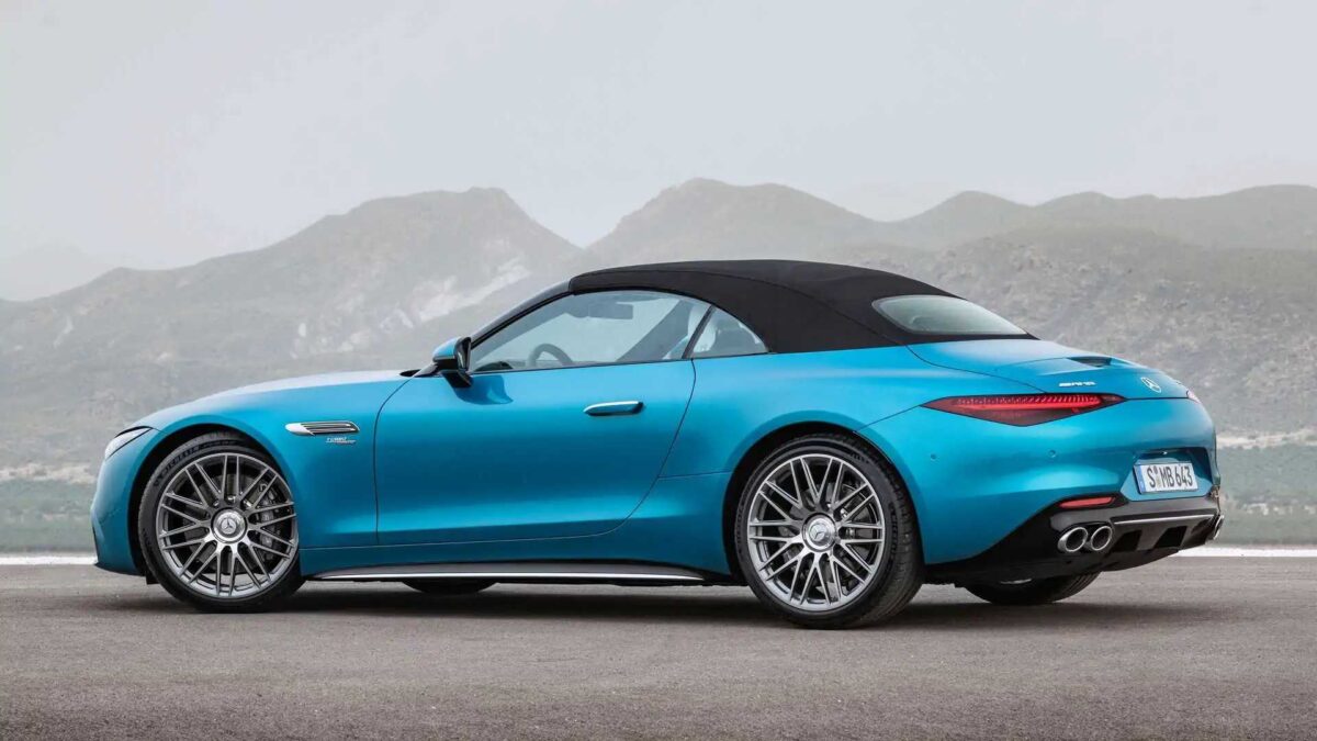 2023 mercedes amg sl43 side view 5 مرسيدس SL43 موديل 2024 الرياضية الجذابة تنطلق في الأسواق العالمية والكشف عن الأسعار