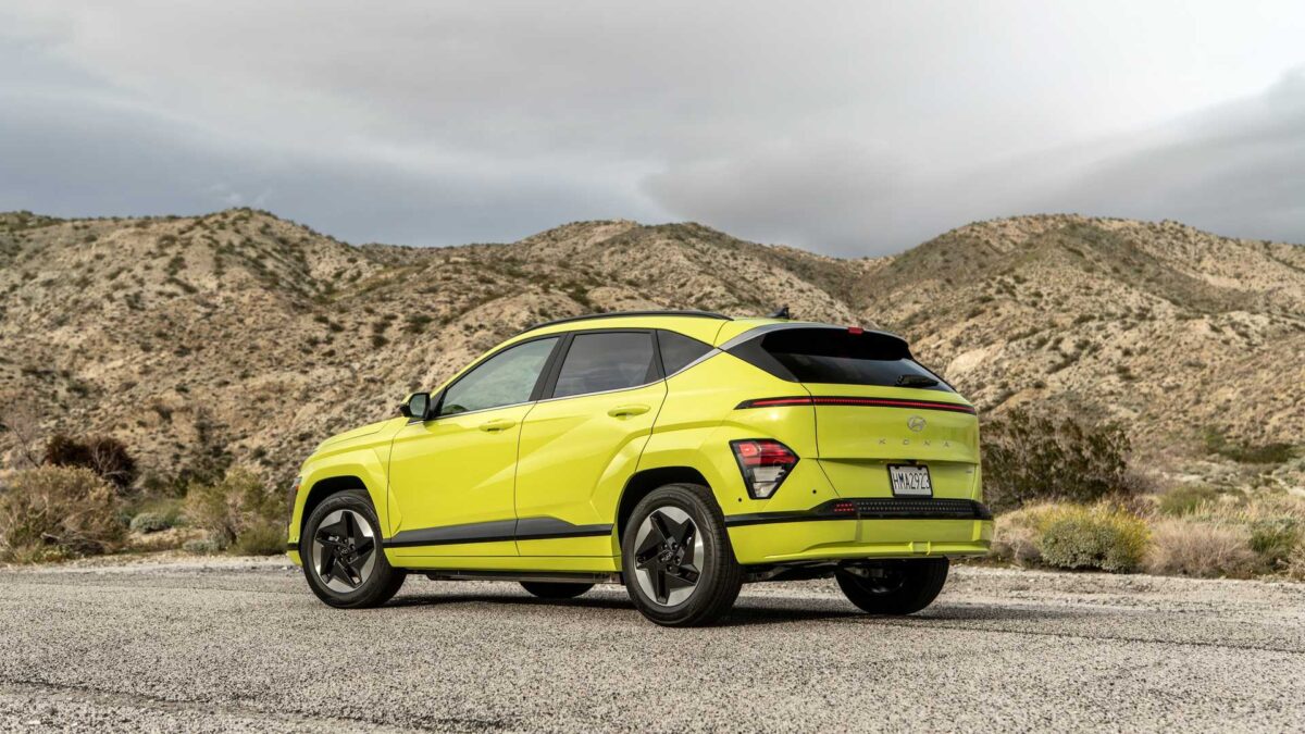 2024 hyundai kona electric 1 أول ظهور لهيونداي كونا 2024 الكهربائية الجديدة في الطرق العامة بعد التدشين "فيديو"