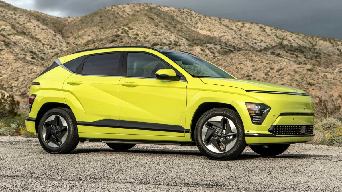 2024 hyundai kona electric 5 أول ظهور لهيونداي كونا 2024 الكهربائية الجديدة في الطرق العامة بعد التدشين "فيديو"