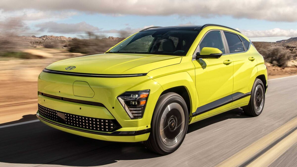 2024 hyundai kona electric 6 أول ظهور لهيونداي كونا 2024 الكهربائية الجديدة في الطرق العامة بعد التدشين "فيديو"