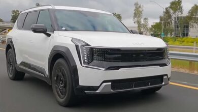 2024 kia ev9 spied on us roads كيا EV9 الفاخرة تبدو مهيبة أثناء تجوالها في الشوارع الأمريكية بدون تمويهات "فيديو"