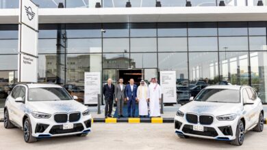 BMW iX5 Hydrogen pilot fleet makes its Middle East debut at the unveiling of MYNMs first Retail.Next showroom in the Kingdom 1 إطلاق أسطول BMW iX5 Hydrogen التجريبي لأوّل مرّة في الشرق الأوسط خلال حفل افتتاح صالة عرض Retail.Next BMW لشركة محمّد يوسف ناغي للسيارات في المملكة العربية السعودية