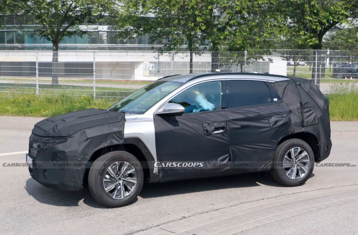 Hyundai Tucson scoop 00010 هيونداي توسان 2025 فيس ليفت الجديدة تظهر لأول مرة أثناء اختبارها بتحديثات منتصف العمر