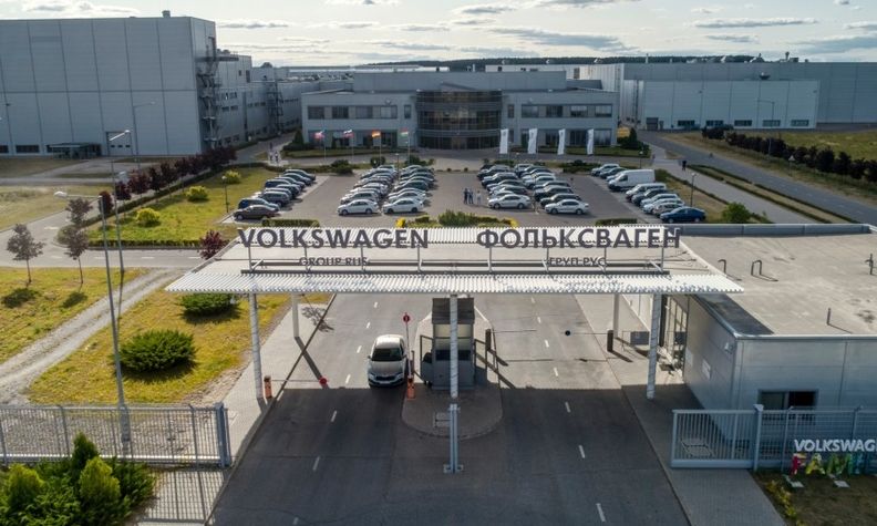 VW kaluga 2022 فولكس واجن تنسحب رسمياً من روسيا وتبيع جميع ممتلكاتها هناك بعد تجميد أصولها