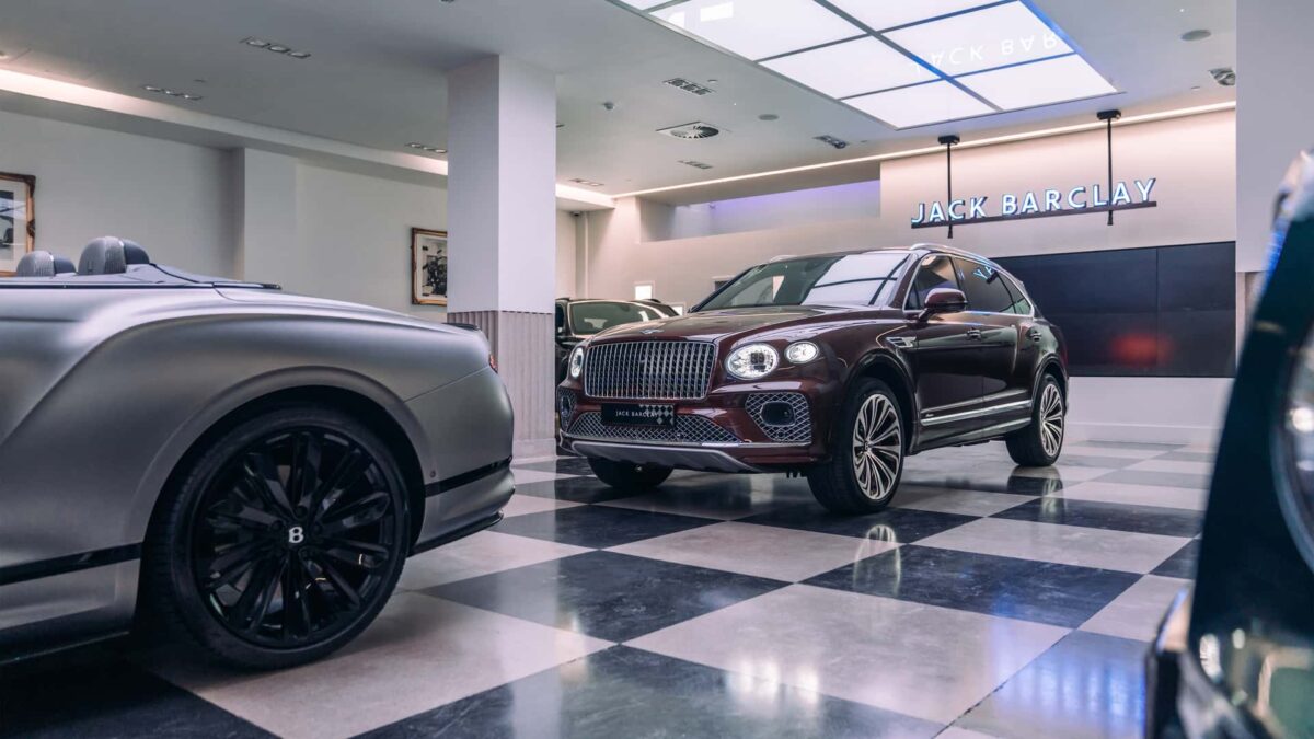 bentley bentayga extended wheelbase and continental gtc huntsman edition 1 بنتلي تطرح إصدارات حصرية جداً لبنتايجا وكونتيننتال بالتعاون مع متجر Huntsman البريطاني للأزياء الفاخرة