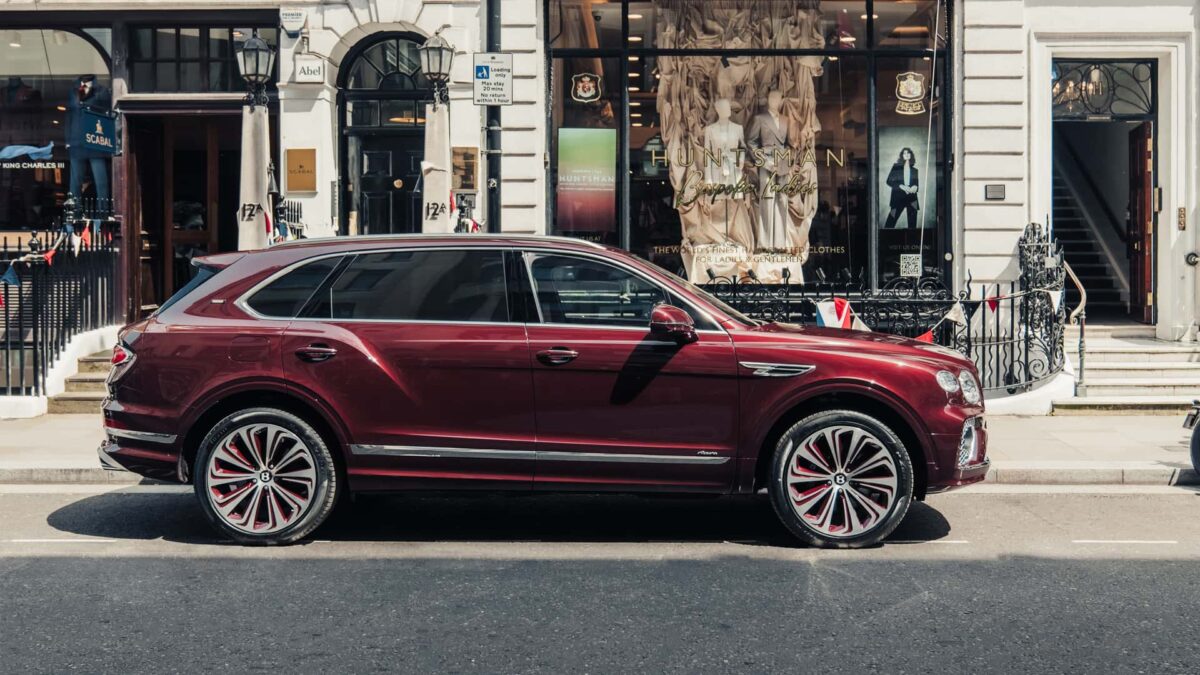 bentley bentayga extended wheelbase and continental gtc huntsman edition 11 بنتلي تطرح إصدارات حصرية جداً لبنتايجا وكونتيننتال بالتعاون مع متجر Huntsman البريطاني للأزياء الفاخرة