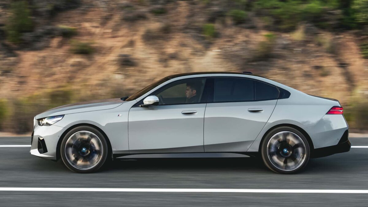 bmw i5 edrive40 2023 11 كشف الستار عن بي ام دبليو الفئة الخامسة 2024 الجيل الجديد بخارجية جذابة وداخلية جديدة كلياً