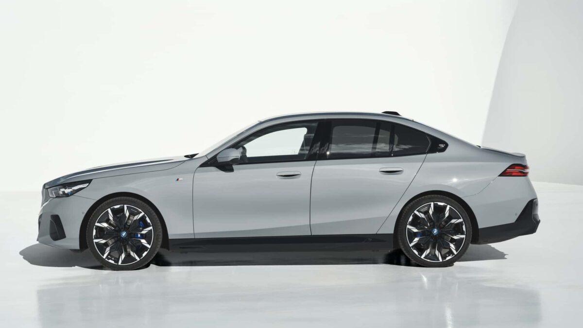 bmw i5 edrive40 2023 14 كشف الستار عن بي ام دبليو الفئة الخامسة 2024 الجيل الجديد بخارجية جذابة وداخلية جديدة كلياً