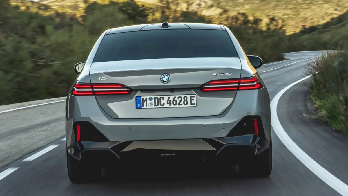 bmw i5 edrive40 2023 17 كشف الستار عن بي ام دبليو الفئة الخامسة 2024 الجيل الجديد بخارجية جذابة وداخلية جديدة كلياً