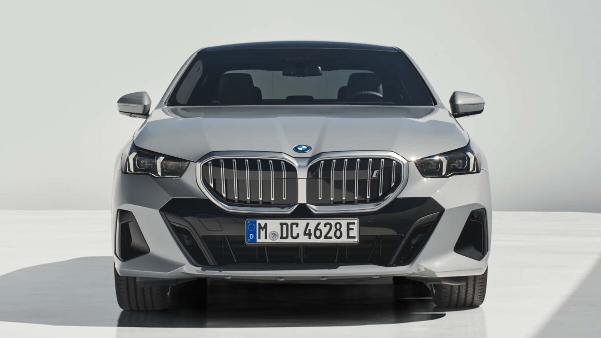 bmw i5 edrive40 2023 2 كشف الستار عن بي ام دبليو الفئة الخامسة 2024 الجيل الجديد بخارجية جذابة وداخلية جديدة كلياً