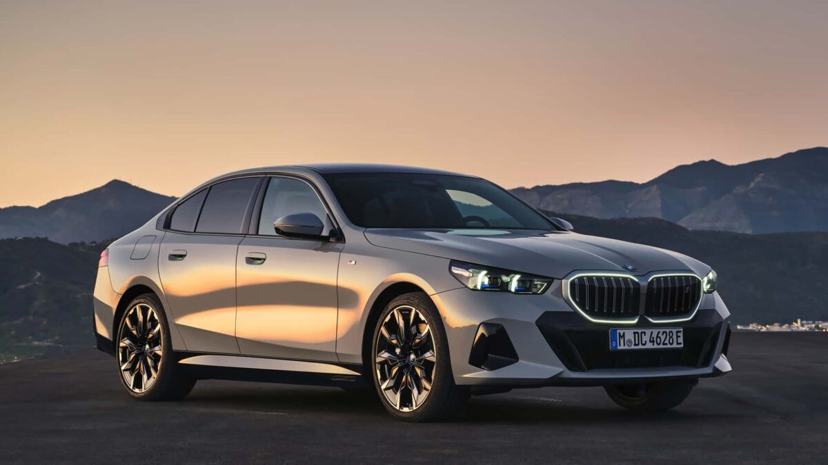 bmw i5 edrive40 2023 3 كشف الستار عن بي ام دبليو الفئة الخامسة 2024 الجيل الجديد بخارجية جذابة وداخلية جديدة كلياً