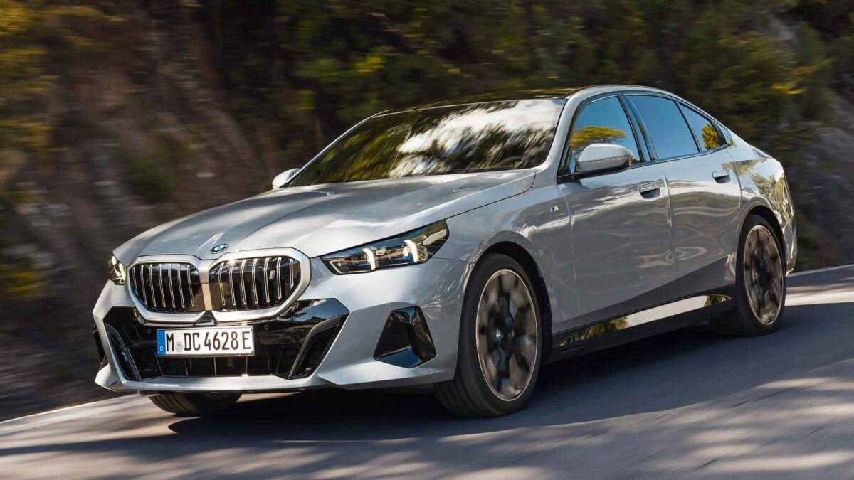 bmw i5 edrive40 2023 4 كشف الستار عن بي ام دبليو الفئة الخامسة 2024 الجيل الجديد بخارجية جذابة وداخلية جديدة كلياً