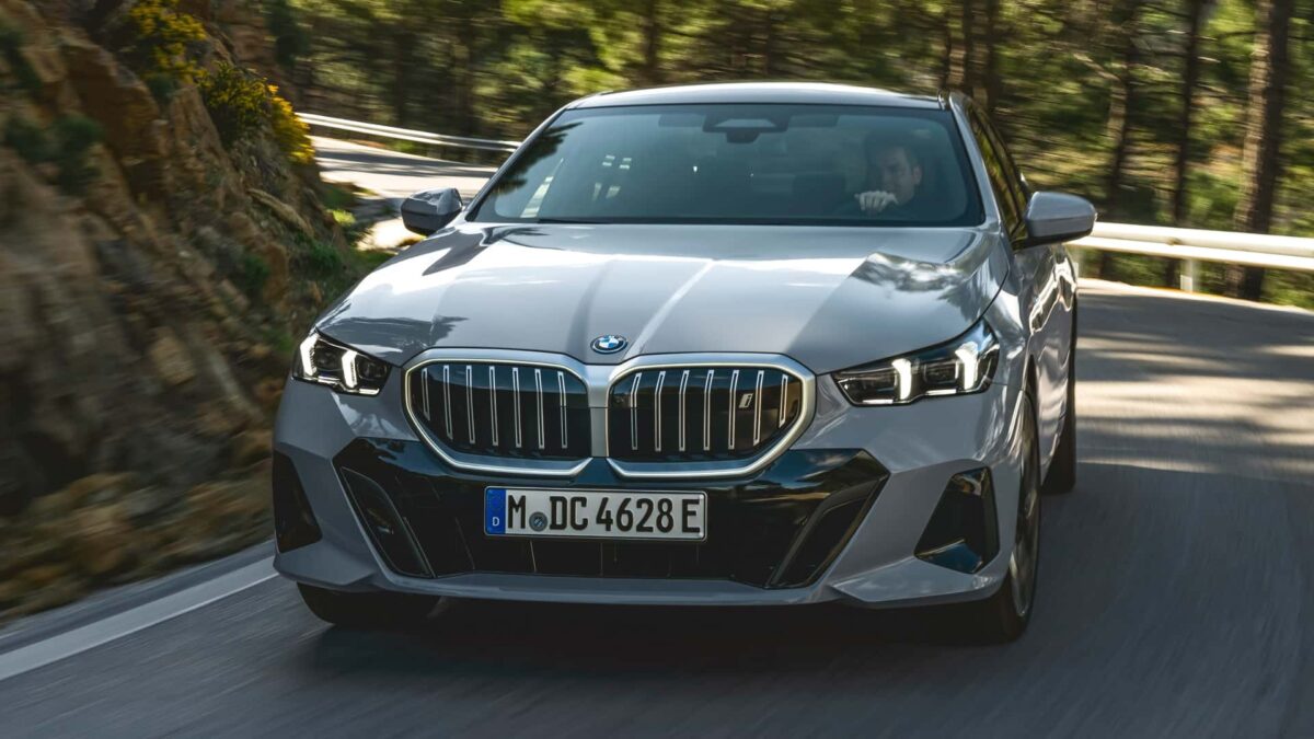 bmw i5 edrive40 2023 7 كشف الستار عن بي ام دبليو الفئة الخامسة 2024 الجيل الجديد بخارجية جذابة وداخلية جديدة كلياً