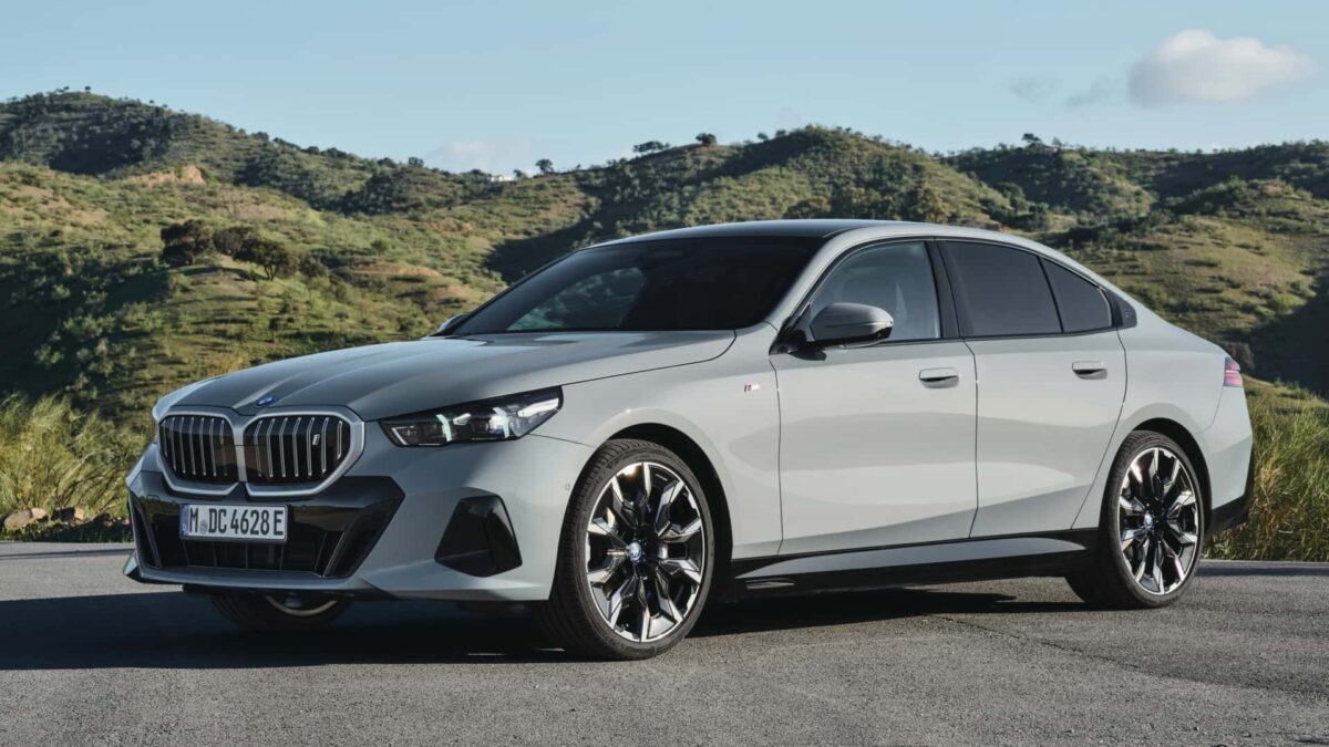 bmw i5 edrive40 2023 9 كشف الستار عن بي ام دبليو الفئة الخامسة 2024 الجيل الجديد بخارجية جذابة وداخلية جديدة كلياً