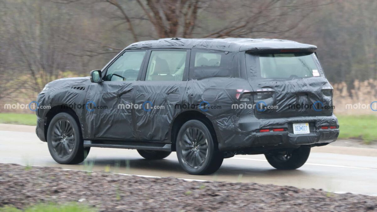 infiniti qx80 spy photos 5 انفينيتي تختبر QX80 الجيل الجديد كلياً في الطرق الأمريكية