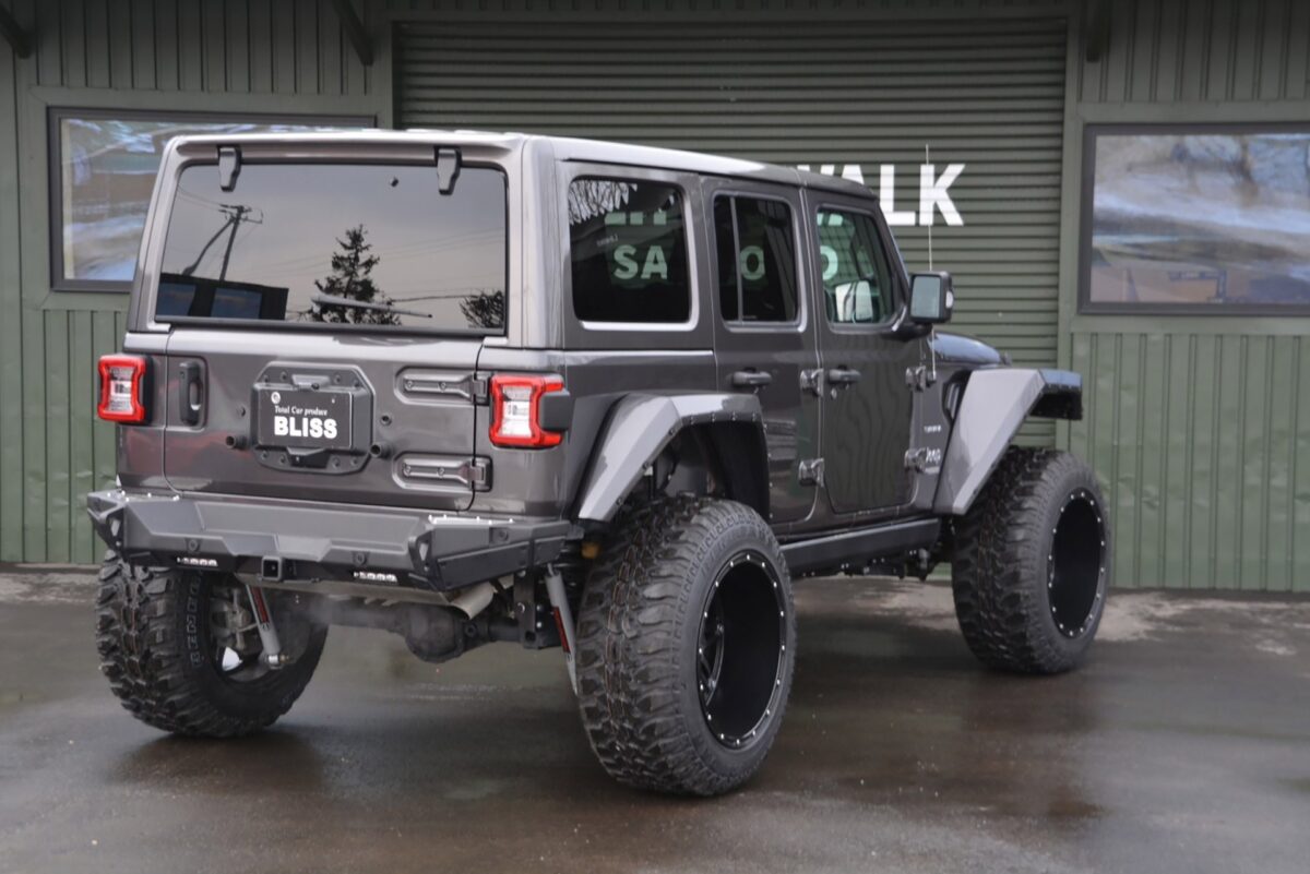 japanese tuner thinks the jeep wrangler should look like this pictured suv is for sale 17 جيب رانجلر تحصل على تعديلات بالغة الجراءة والقوة من اليابان