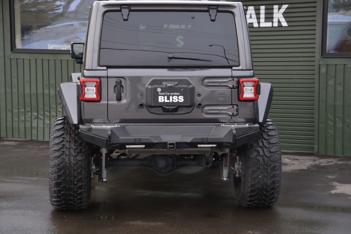 japanese tuner thinks the jeep wrangler should look like this pictured suv is for sale 18 جيب رانجلر تحصل على تعديلات بالغة الجراءة والقوة من اليابان