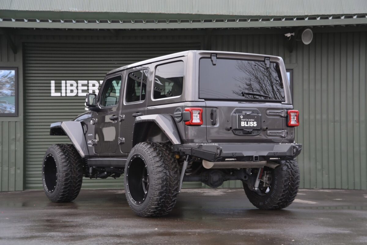 japanese tuner thinks the jeep wrangler should look like this pictured suv is for sale 19 جيب رانجلر تحصل على تعديلات بالغة الجراءة والقوة من اليابان