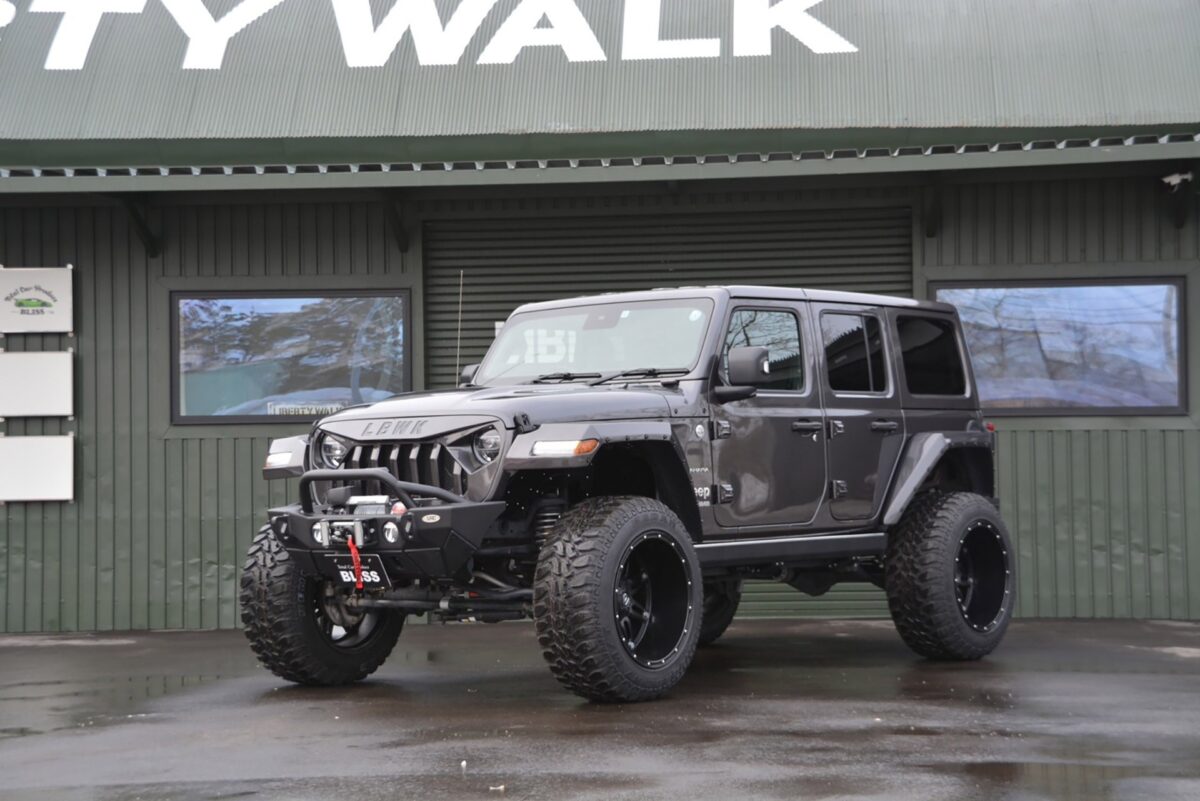 japanese tuner thinks the jeep wrangler should look like this pictured suv is for sale 20 جيب رانجلر تحصل على تعديلات بالغة الجراءة والقوة من اليابان