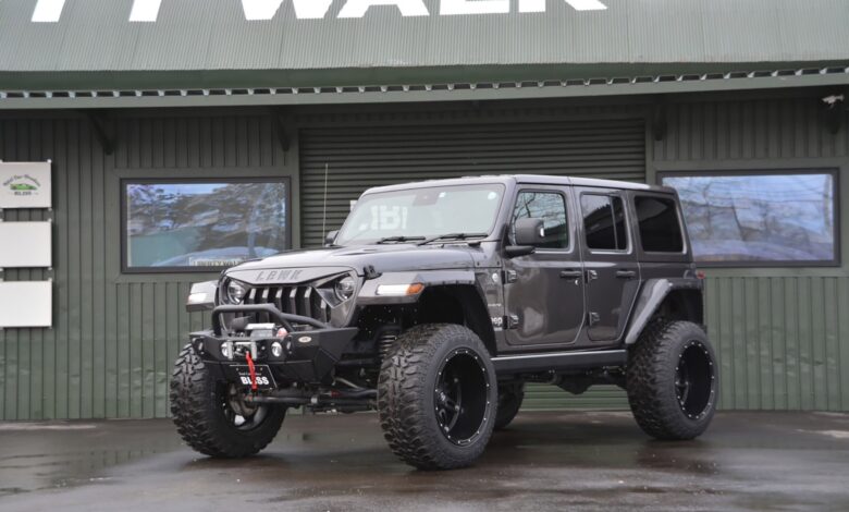 japanese tuner thinks the jeep wrangler should look like this pictured suv is for sale 20 جيب رانجلر تحصل على تعديلات بالغة الجراءة والقوة من اليابان