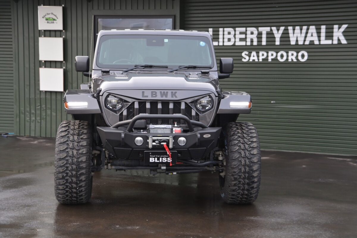 japanese tuner thinks the jeep wrangler should look like this pictured suv is for sale 21 جيب رانجلر تحصل على تعديلات بالغة الجراءة والقوة من اليابان