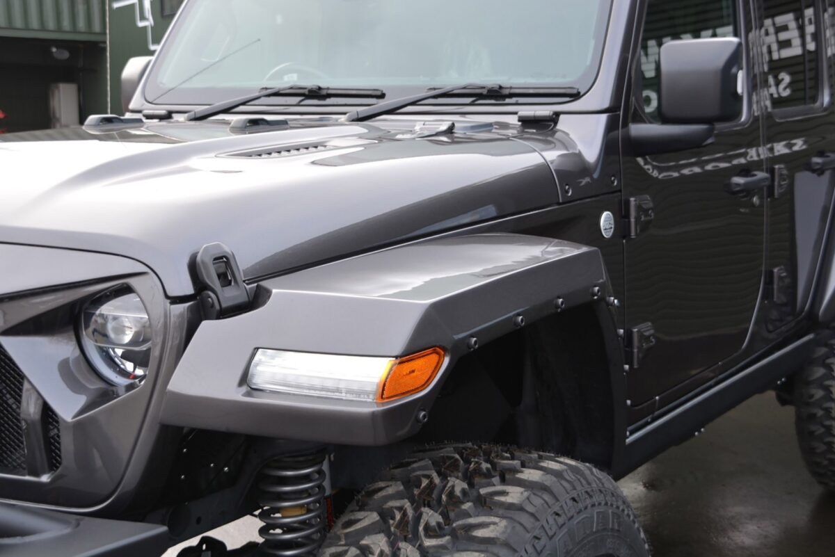 japanese tuner thinks the jeep wrangler should look like this pictured suv is for sale 8 جيب رانجلر تحصل على تعديلات بالغة الجراءة والقوة من اليابان