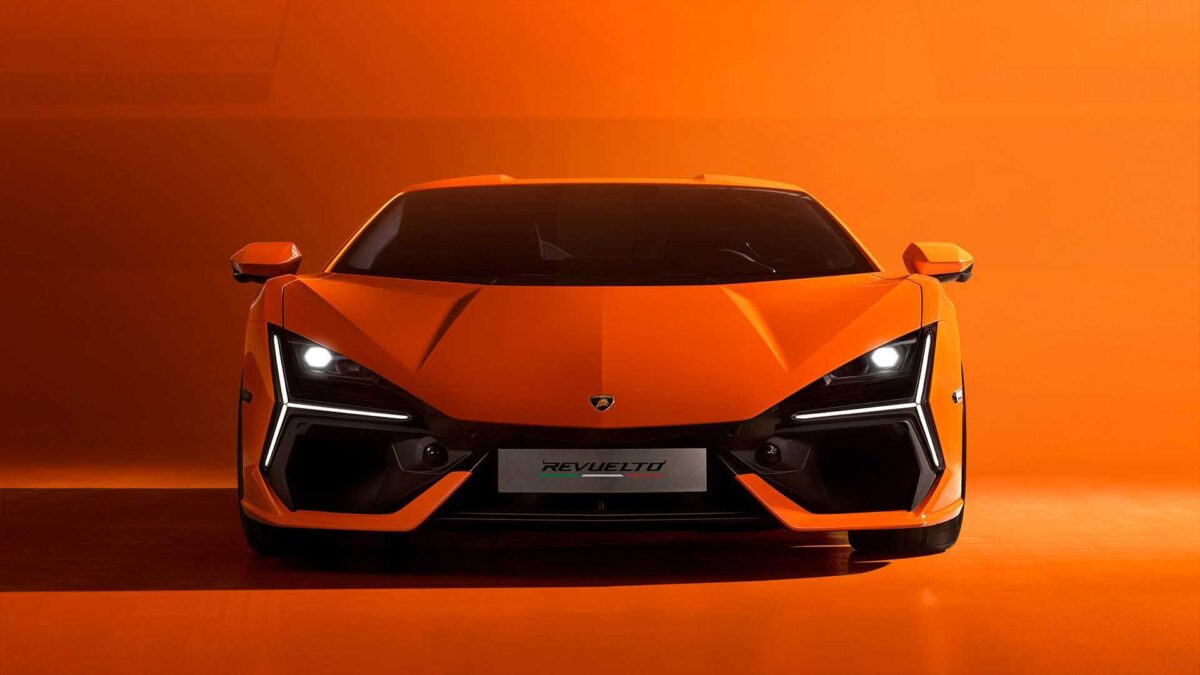 lamborghini revuelto foto 2023 1 شاهد خطوات تصنيع وتجميع سيارة لامبورجيني ريفويلتو المزودة بأقوى محرك 12 سلندر في تاريخ العلامة