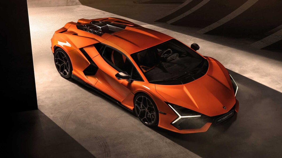 lamborghini revuelto foto 2023 4 شاهد خطوات تصنيع وتجميع سيارة لامبورجيني ريفويلتو المزودة بأقوى محرك 12 سلندر في تاريخ العلامة