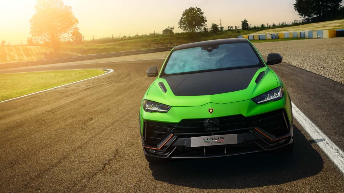 lamborghini urus performante essenza scv12 15 لامبورجيني اوروس تحصل على إصدار Essenza SCV12 الأكثر حصرية للموديل بتعديلات جمالية بديعة