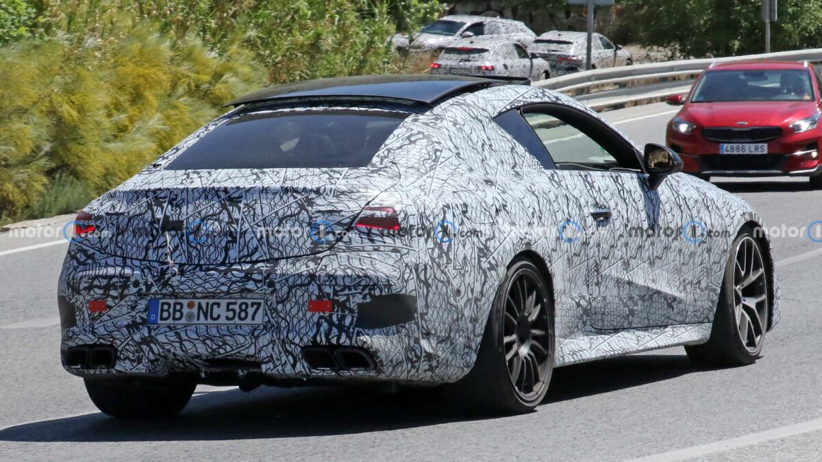 mercedes amg cle 63 rear view spy photo 1 مرسيدس تقترب من موعد طرح CLE كلاس الجديدة كلياً مع رصدها أثناء اختبارها في مضمار نوربورغرينغ الألماني