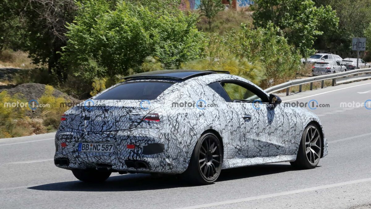 mercedes amg cle 63 rear view spy photo مرسيدس تقترب من موعد طرح CLE كلاس الجديدة كلياً مع رصدها أثناء اختبارها في مضمار نوربورغرينغ الألماني