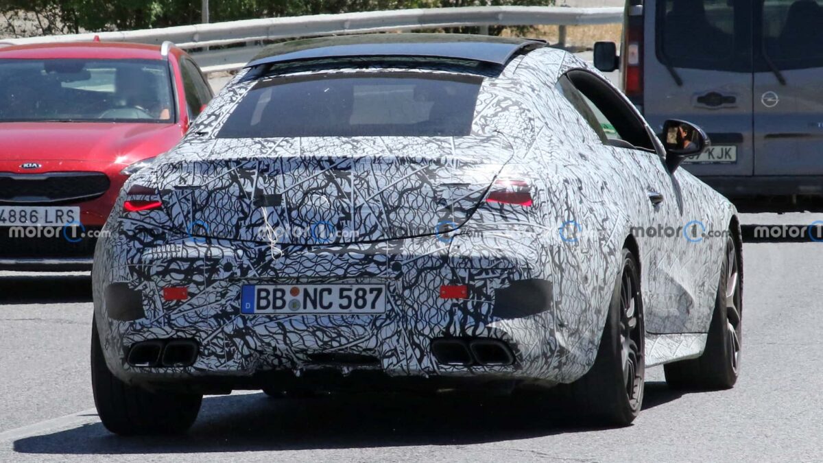 mercedes amg cle 63 rear view spy photo 3 مرسيدس تقترب من موعد طرح CLE كلاس الجديدة كلياً مع رصدها أثناء اختبارها في مضمار نوربورغرينغ الألماني