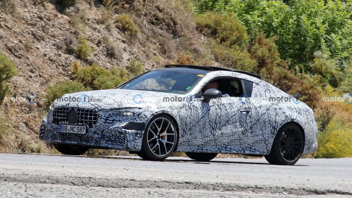 mercedes amg cle 63 side view spy photo 4 مرسيدس تقترب من موعد طرح CLE كلاس الجديدة كلياً مع رصدها أثناء اختبارها في مضمار نوربورغرينغ الألماني