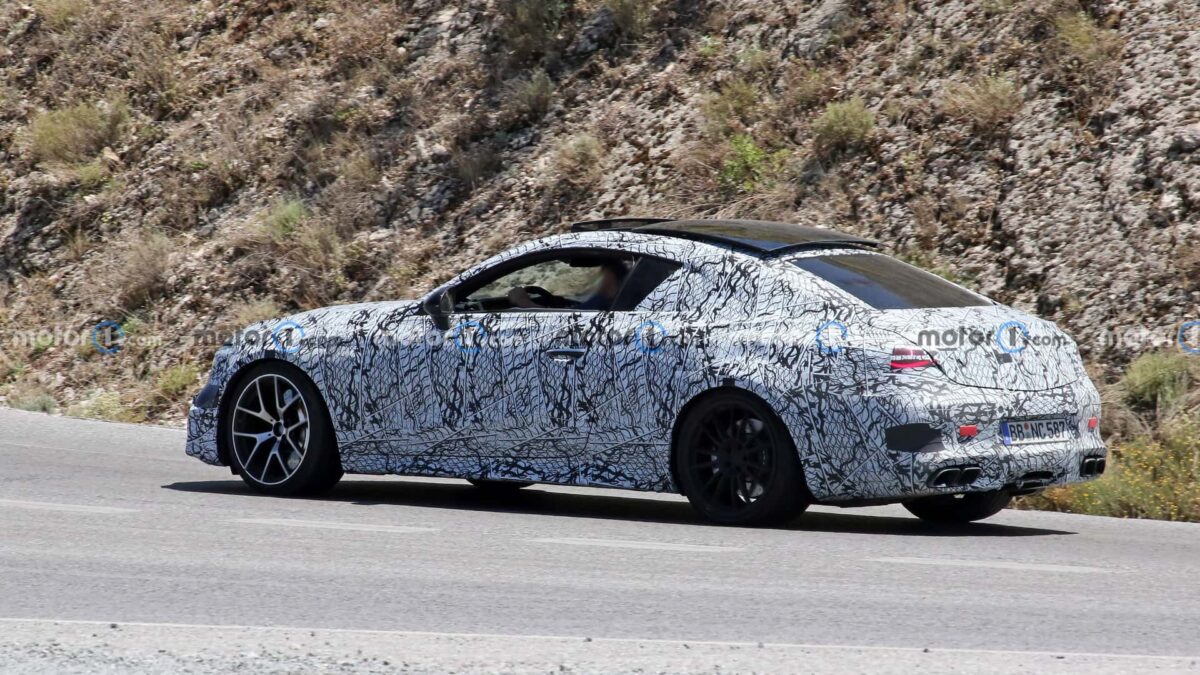 mercedes amg cle 63 side view spy photo 6 مرسيدس تقترب من موعد طرح CLE كلاس الجديدة كلياً مع رصدها أثناء اختبارها في مضمار نوربورغرينغ الألماني