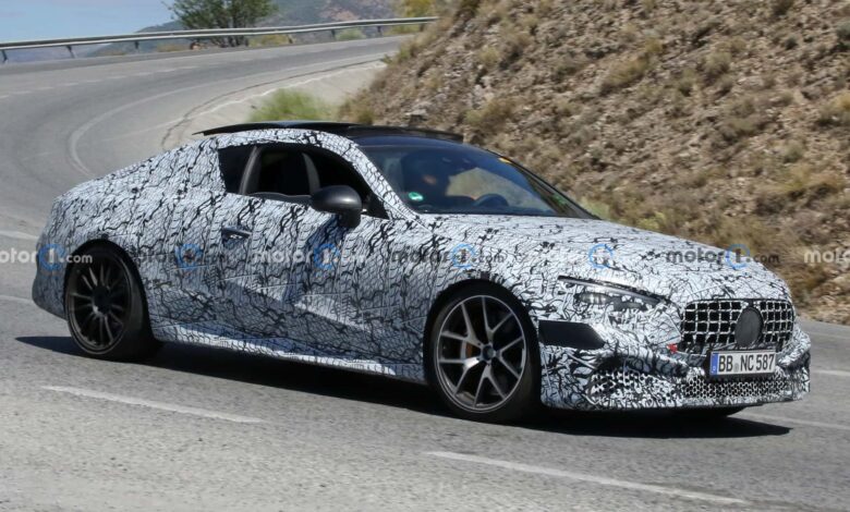 mercedes amg cle 63 side view spy photo مرسيدس تقترب من موعد طرح CLE كلاس الجديدة كلياً مع رصدها أثناء اختبارها في مضمار نوربورغرينغ الألماني