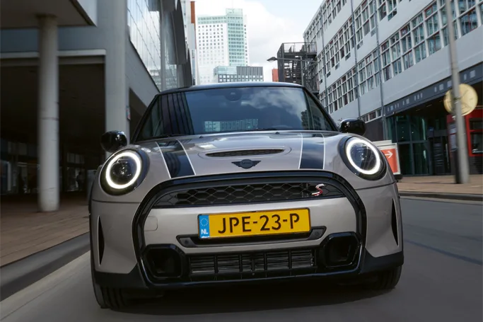 mini f56 lciii mktlau bl1 ig 4 5 مواصفات سيارة ميني كوبر هاتش 2023 في السعودية