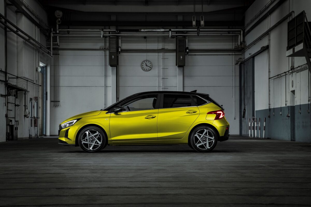 refreshed 2023 hyundai i20 debuts with sporty elegant design and more technology 7 هيونداي تكشف النقاب عن i20 فيس ليفت الجديدة بتصميم أكثر جراءة وداخلية أفخم