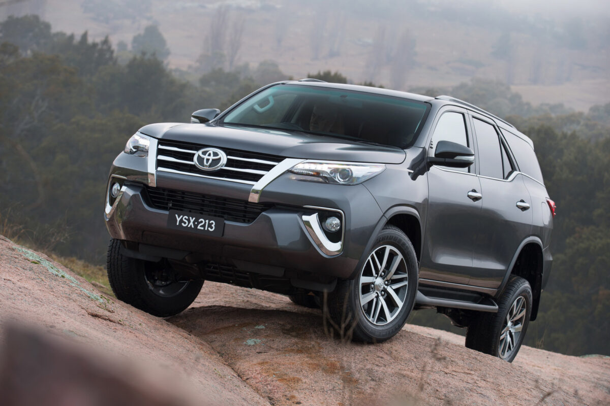 2016 Toyota Fortuner 1 فورتشنر 2016: كم سعر السيارة اليابانية مستعملة؟