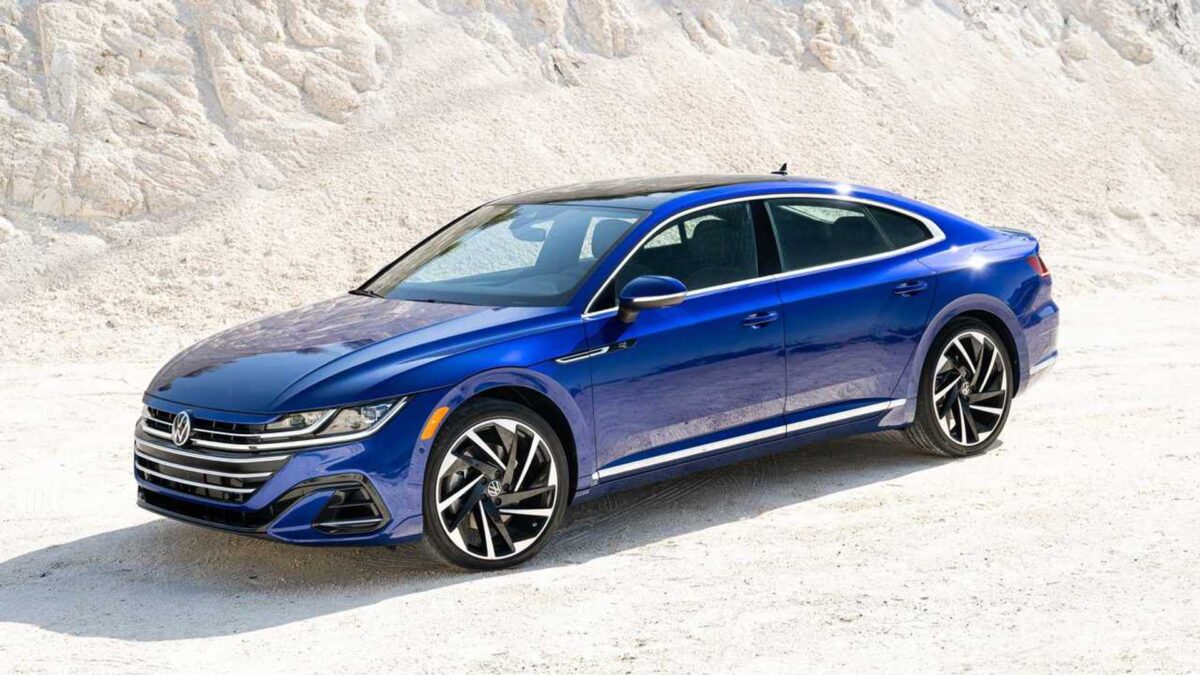 2022 volkswagen arteon sel premium r line exterior front quarter 1 فولكس واجن تلغي موديل ارتيون سيدان بشكل نهائي في الأسواق العالمية