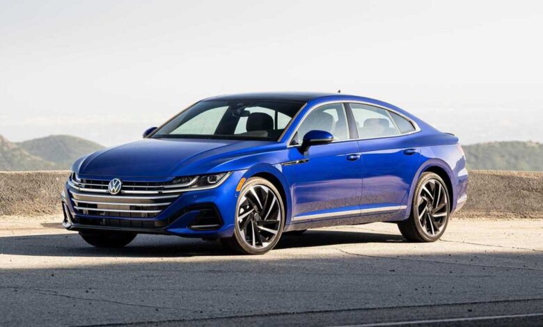 2022 volkswagen arteon sel premium r line exterior front quarter 2 فولكس واجن تلغي موديل ارتيون سيدان بشكل نهائي في الأسواق العالمية