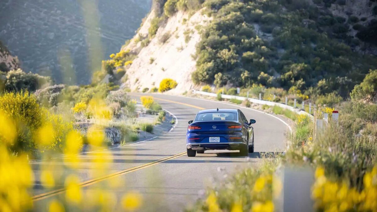 2022 volkswagen arteon sel premium r line exterior rear quarter فولكس واجن تلغي موديل ارتيون سيدان بشكل نهائي في الأسواق العالمية