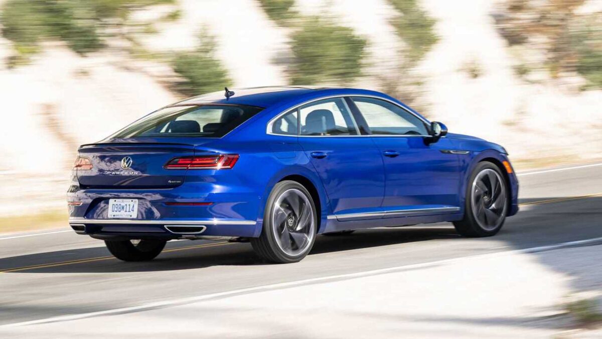 2022 volkswagen arteon sel premium r line exterior rear quarter 2 فولكس واجن تلغي موديل ارتيون سيدان بشكل نهائي في الأسواق العالمية