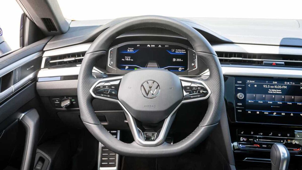 2022 volkswagen arteon sel premium r line interior steering wheel فولكس واجن تلغي موديل ارتيون سيدان بشكل نهائي في الأسواق العالمية