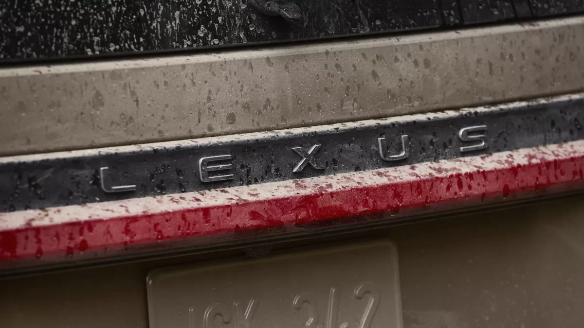 2024 Lexus GX Teaser 2 هذه أوضح صورة تشويقية للكزس GX الجيل الجديد كلياً قبل التدشين الرسمي