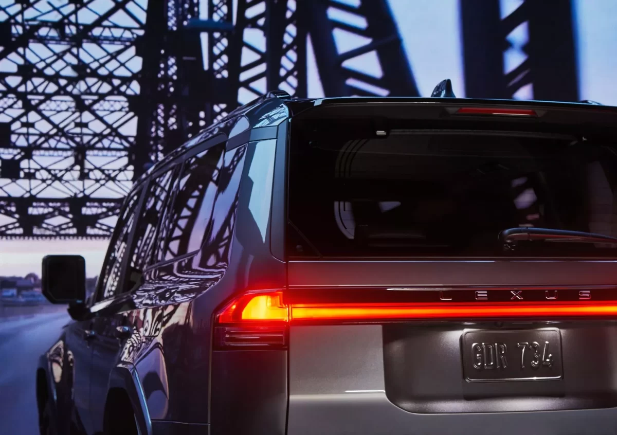 2024 Lexus GX Teaser Rear 1 هذه أوضح صورة تشويقية للكزس GX الجيل الجديد كلياً قبل التدشين الرسمي