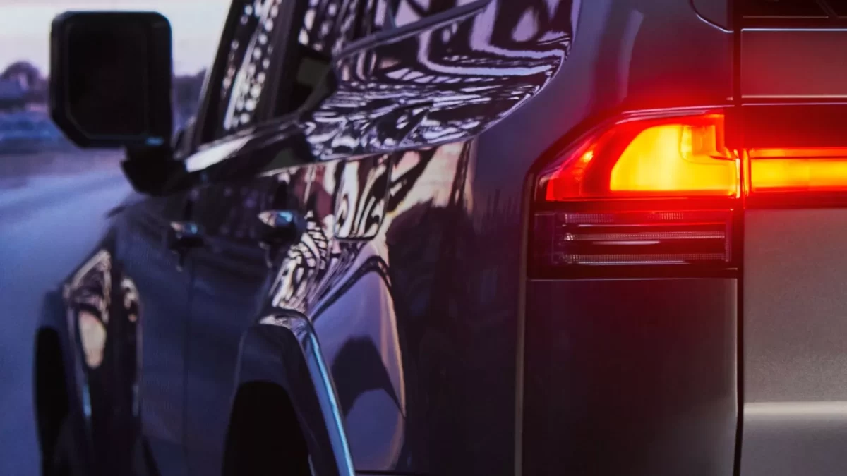 2024 Lexus GX Teaser Rear 3 هذه أوضح صورة تشويقية للكزس GX الجيل الجديد كلياً قبل التدشين الرسمي