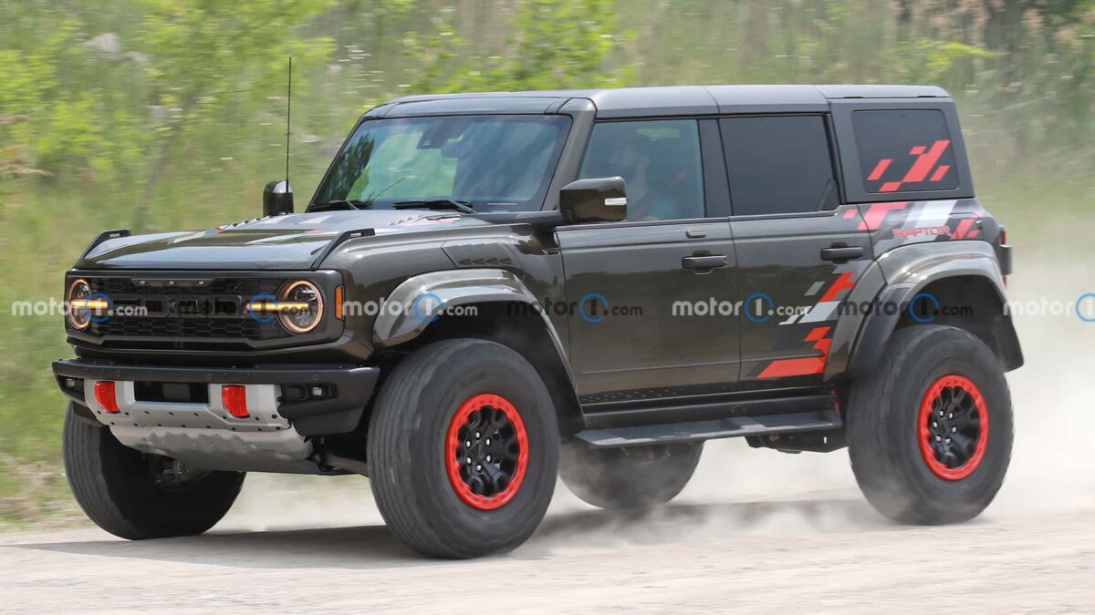 2024 ford bronco raptor front view فورد برونكو رابتر تظهر أثناء اختبارها في أمريكا بتحديثات جمالية ملفتة للنظر