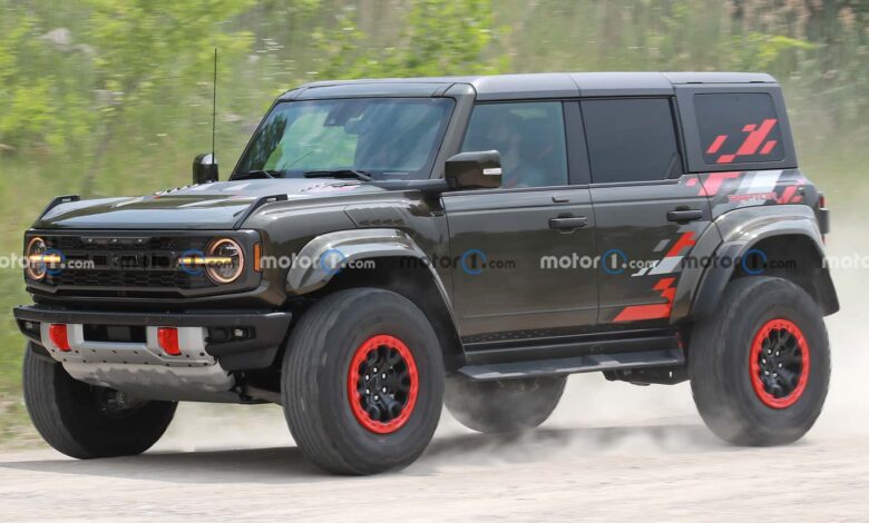 2024 ford bronco raptor front view فورد برونكو رابتر تظهر أثناء اختبارها في أمريكا بتحديثات جمالية ملفتة للنظر